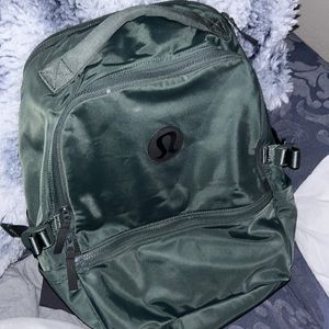 Lulu grn men’s backpack I’m excellent condition